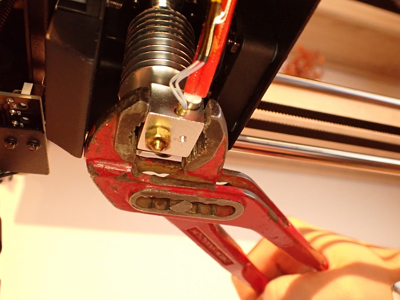 Best Methods & Settings to Prevent Stringing in 3D Printing
