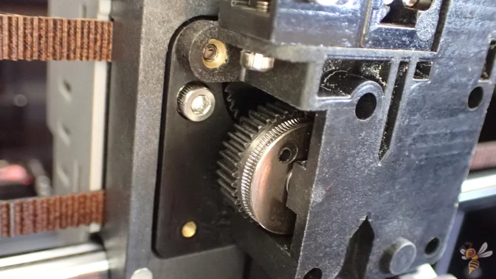 Close-up of the stainless steel gears of the extruder of the Qidi Tech Q1 Pro.