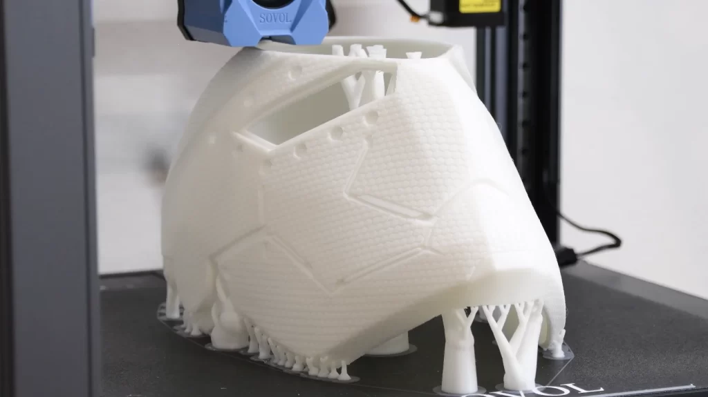 Photo of how the Sovol SV08 prints a helmet.
