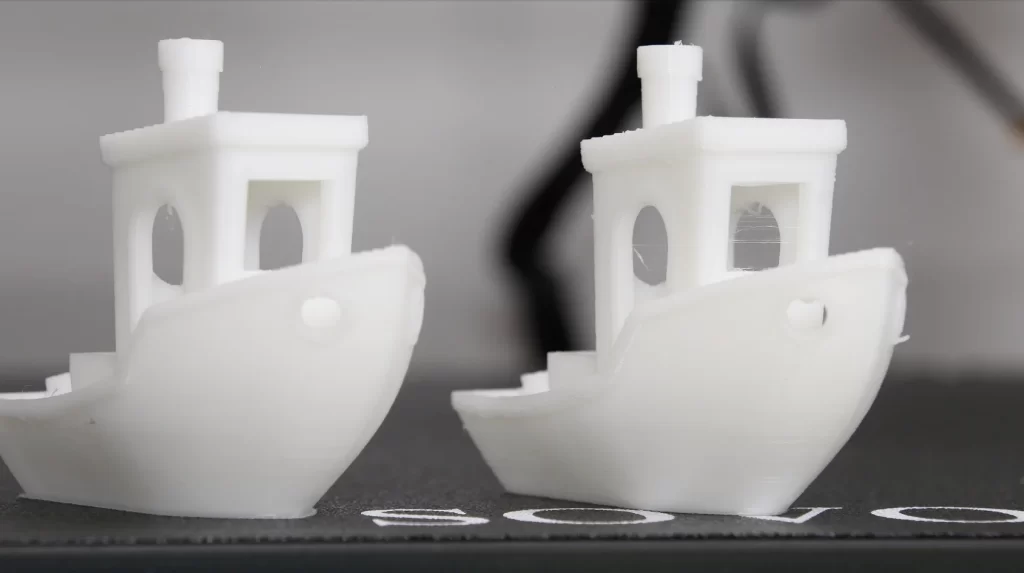 Photo of two finished 3DBenchy's, one before and one after calibration.