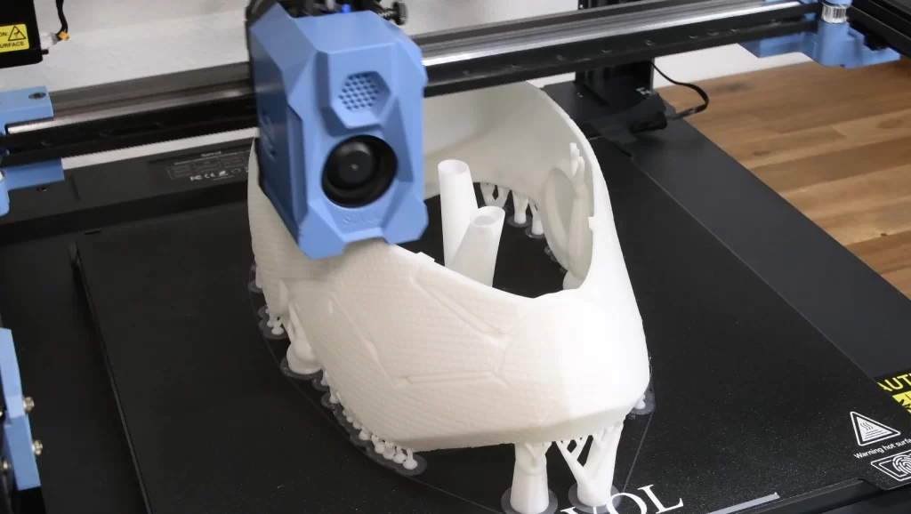 Photo of how a helmet is printed on the Sovol SV08.